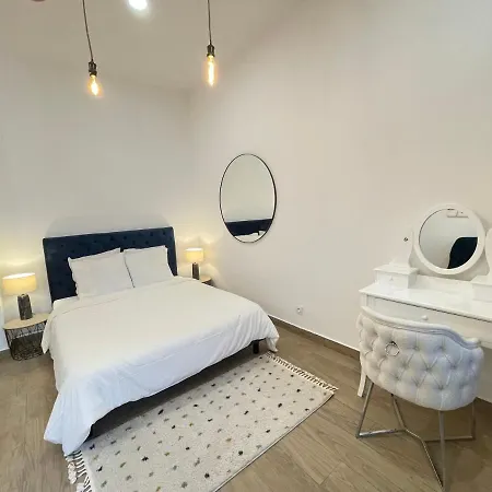 Renting - 2 Massena - Luxury Loft - Balcony Massena Square View - Aircon Apartment