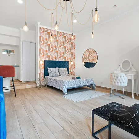 Renting - 2 Massena - Luxury Loft - Balcony Massena Square View - Aircon Nice