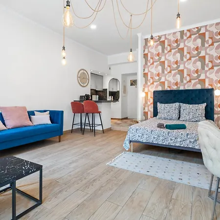 Renting - 2 Massena - Luxury Loft - Balcony Massena Square View - Aircon Nice