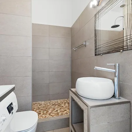 Renting - 2 Massena - Luxury Loft - Balcony Massena Square View - Aircon *